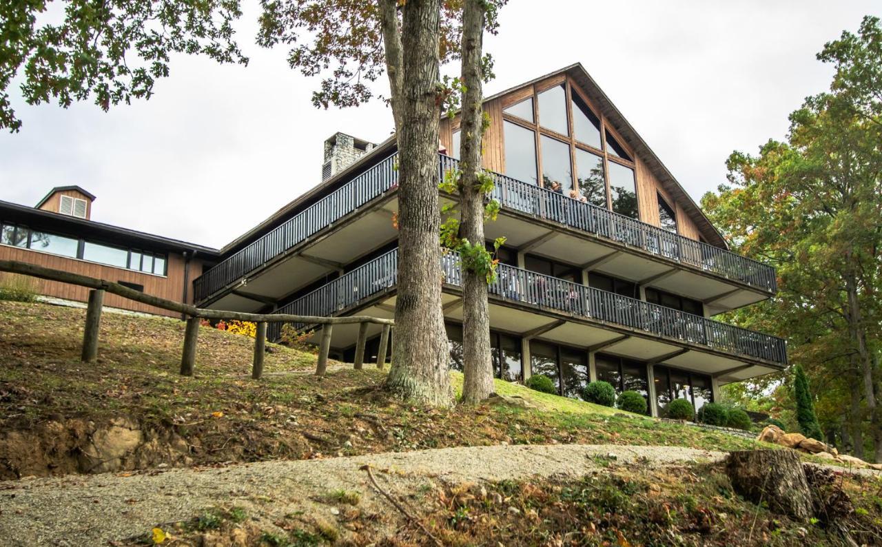 Burr Oak Lodge And Conference Center Glouster Exterior foto