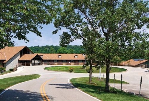 Burr Oak Lodge And Conference Center Glouster Exterior foto